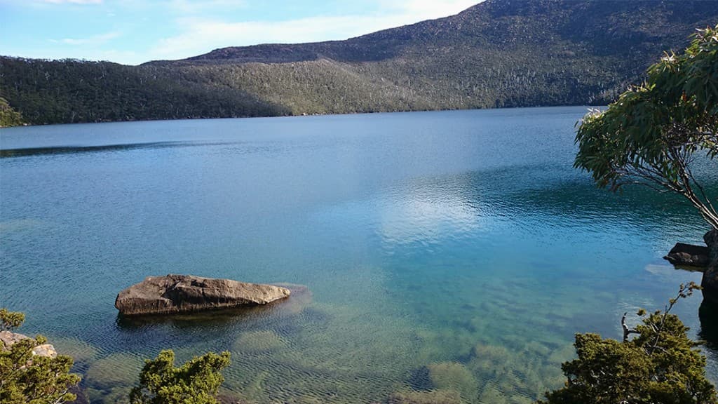 Clear blue water at Lake Skinner with foothill mountains in the background